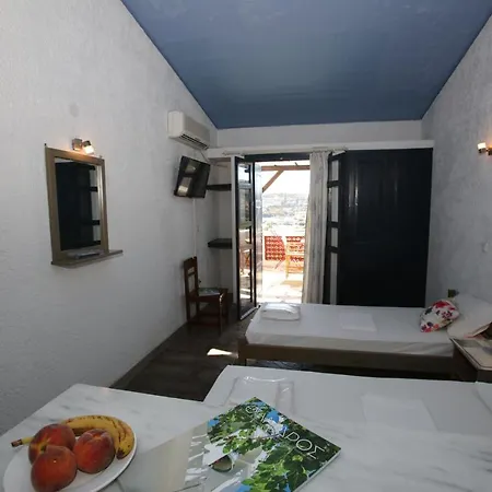 St George & Aparthotel Batsi (Andros)