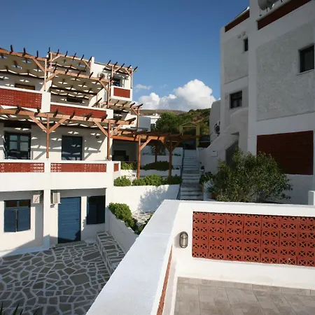 St George & Aparthotel Batsi (Andros)