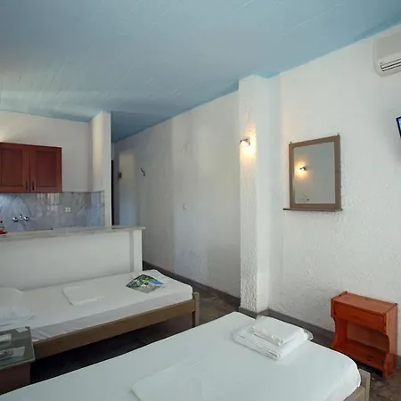 Aparthotel St George & Batsi (Andros)